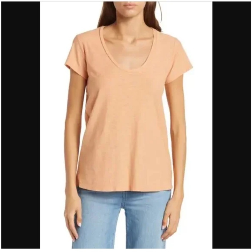• James Perse • Women’s T Shirt Deep V-Neck Tee
VILLA / Peach Orange 0 / Small